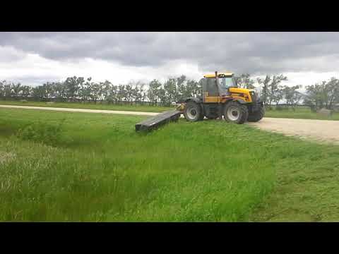 JCB fastrac 3185 mowing roadsides