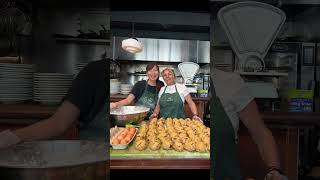 パティシエがオーストラリアのカフェで研修　巨大クッキー作りました