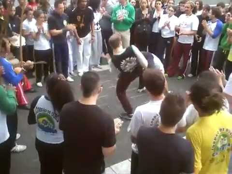 Berimbau me leva 18-20 mai 2012 CDO Bordeaux - extrait roda d'ouverture