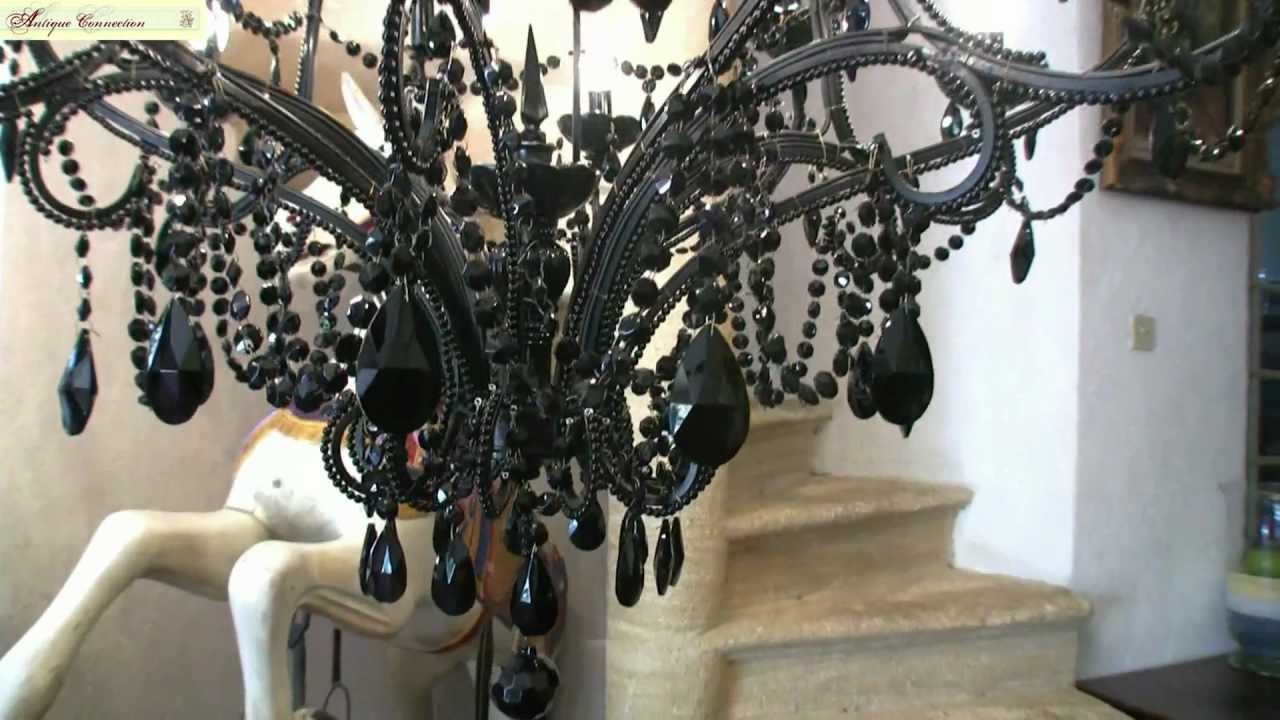 www.antique-connection.fr - Lustre noir en verre et cristal de Bohême.