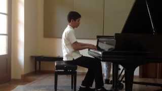Israel Esparza ejecutando El granjero feliz de R. Schumann durante su examen final