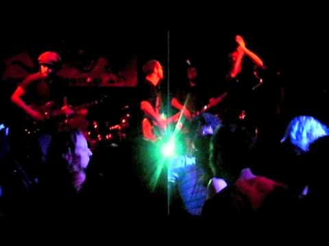 'Cool me Down'  Black Seeds surprise appearance from Messenger Douglas