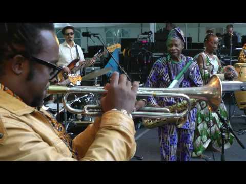 Orlando Julius & The Heliocentrics - Ride on - LIVE at Afrikafestival Hertme 2016