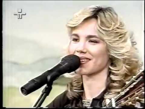 Sandra Reis e Jucimara  -  Homem Ate Debaixo Dagua e Peão Estradeiro -2.003