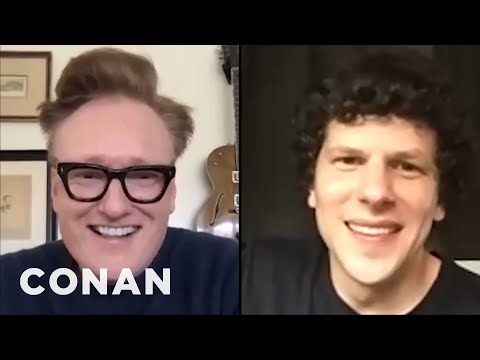 傑西-艾森博格在房車中與社會保持距離 - CONAN on TBS (Jesse Eisenberg Is Social Distancing In An RV - CONAN on TBS)