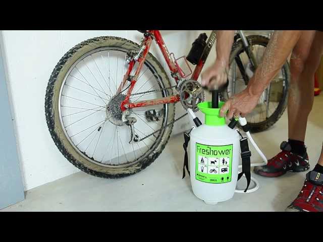 Italian water sprayer for gardens, trips, and ablution, 7 liters