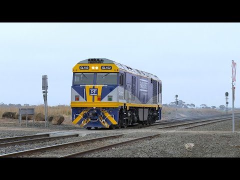 2MA8 "The Overland" Passenger Train Crosses GL102 Light Engine (28/8/2023) - PoathTV Railways