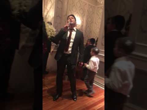 Eli Levin sings Mi Bon Siach at a Chupa ttto Birchas Habayis by Abie Rotenberg