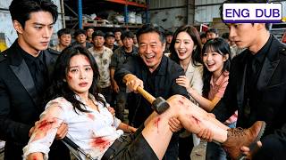 Mijn ouders braken mijn benen en verkochten me aan Myanmar. Tien jaar later keerde ik terug als gokkerserfgenaam met een CEO, mijn familie smeekte om genade.