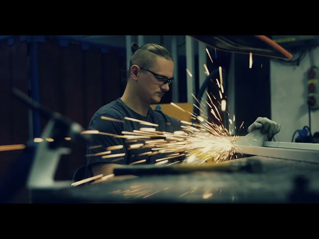 EcoPlus fume cupboard: Intelligent fume cupboard technology for cost-saving, sustainable operation