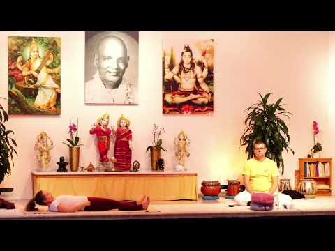 "Yoga für den Rücken" mit Mahavira - Yoga Vidya Ashram Bad Meinberg - Live 16:15 Uhr 30.10.2021