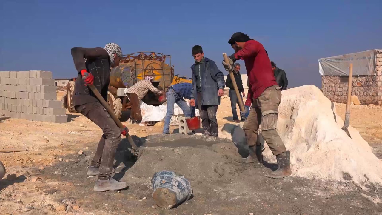 İdlib'ten göç eden kardeşlerimiz için briket evlerin yapımı devam ediyor.