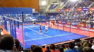 preview picture of video 'Último punto de la segunda semifinal en el Estrella Damm Tenerife Open'