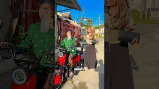 Download lagu Nenek kaget sampe nyembur 😂 #shorts #lucu mp3