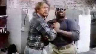 Кит Дэвид в фильме "Чужой среди нас".