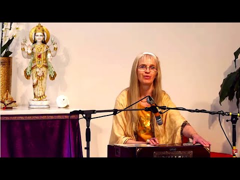 Stille Meditation im Satsang mit Sybille - Yoga Vidya Live Ritual Kirtan singen 07:00 Uhr 11.07.2020