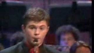 Julian Bliss plays Mozart clarinet concerto (final movt)