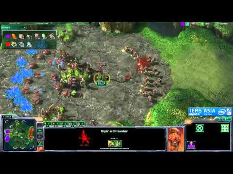 SHOUTcraft: Match 2 - mOOnGLaDe (Z) vs Loner (T) cast by Kelly and TotalBiscuit