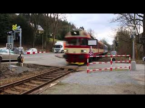 Průjezd Sp 1824 Dobrošov zastávkou Hronov zastávka