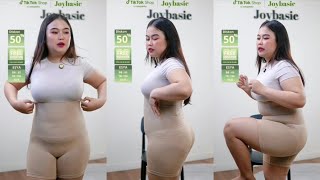 Download lagu Beautiful, clean-looking mom who's a pro at selling shapewear mp3