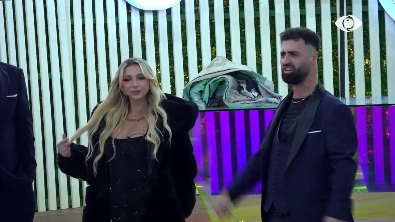 “Na ka shkel hasmi te dera…”/ Erik këndon, Lorna e shoqëron