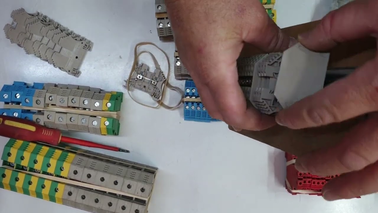 מהדקי פס דין 