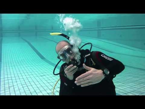 PADI Divemaster IDC Skill 11: Atmen aus abblasendem Lungenautomat