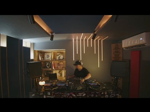 AUDIOWAVE@  KEVAN TECHNO SET ; MEDELLIN COLOMBIA