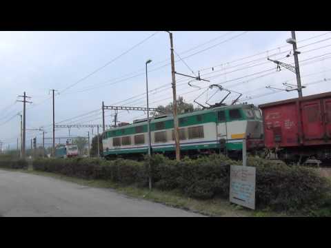 E. 483 104 NC.  + CAIMANO E. 655 764 CON CARRI MERCI A CHIASSO. 17 - 10 - 2015.