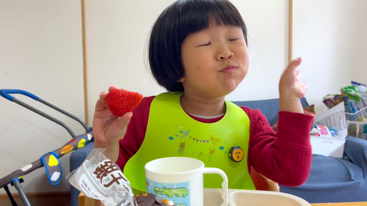 |971| Cười muốn xỉu với 3 Na vừa ăn dâu tây mà vừa nhảy nhảy làm trò | Trần Tiên JP Family