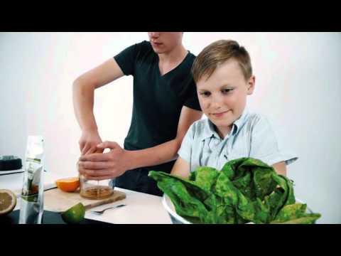 Kinderleichte Zubereitung eines Green Smoothies - Rezept für eine Vitamin C Bombe