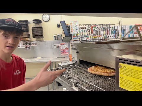 How To Make a Pizza At Papa John’s!