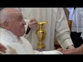 Pope Francis washes the feet of 12 women inmates on Holy Thursday - Video