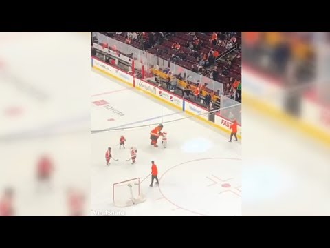 Kid Assaults Gritty 😂😅