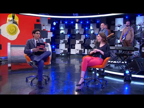 Lundini intervista Emanuela Fanelli - Una pezza di Lundini 19/07/2021 YT