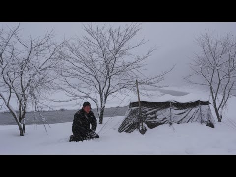 Surviving 2 Days in a Massive Snowstorm at -13°C Inside a Hot Tent With Luxury Meals