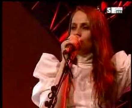 Petra Jean Phillipson / Into My Arms (live)