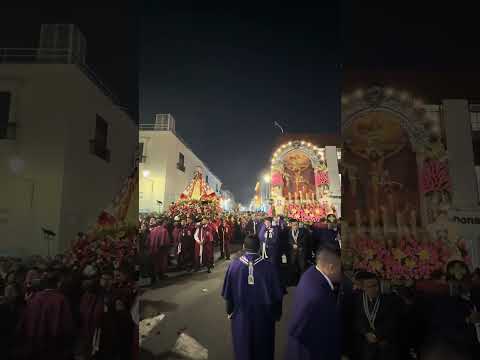 Señor de los Milagros con la Virgencita Candelaria del Socorro en el centro de la Ciudad de Trujillo