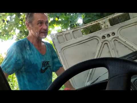 Ремонт машины./Манюнька помогает./