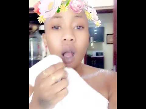 Amberlulu akiwa na prezzo chumban wakioga