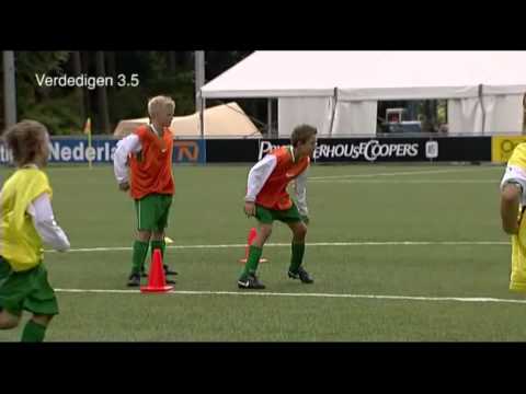 KNVB-oefenvorm D-pupillen 1(+k) tegen 1(+k) tegenstander van voren