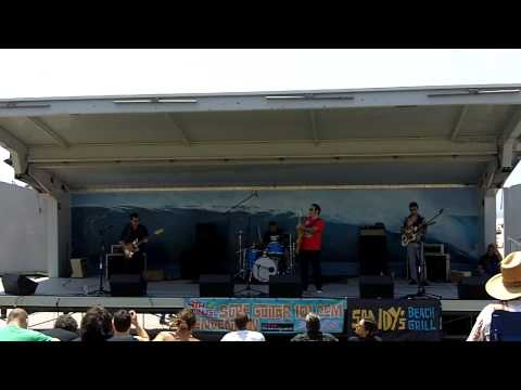 The Bradipos IV: Hey live at the HB Pier 2011