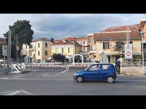 Spoorwegovergang Borgio Verezzi (I)///Railroad crossing//Passaggio a livello
