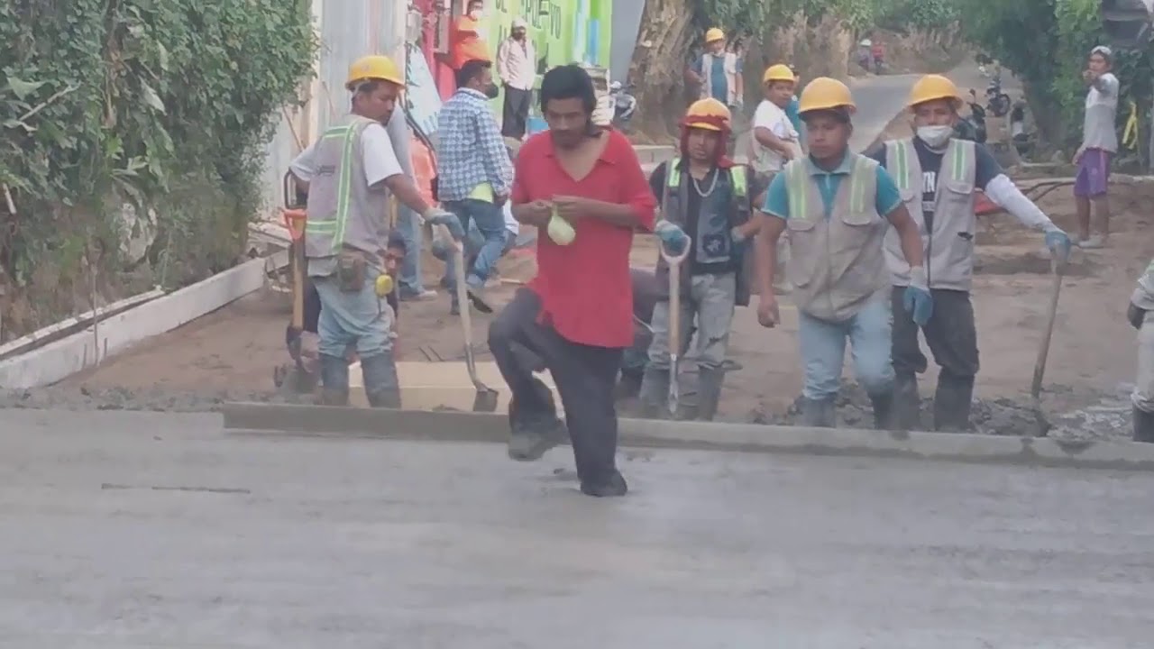 Putar video Video Viral-Hombre drogado pasa por encima del cemento fresco sekarang Video Viral-Hombre drogado pasa por encima del cemento fresco
