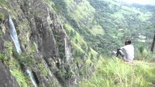 preview picture of video 'Nuwan in action on top of Bambarakanda Falls'