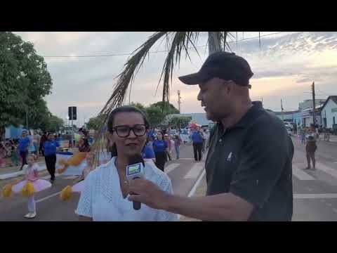 GERENTE DA REDE DITO POSTO ALIANÇA, ODETE MOURA, PRESTIGIA DESFILE AO LADO DA NETA ANA ISIS.
