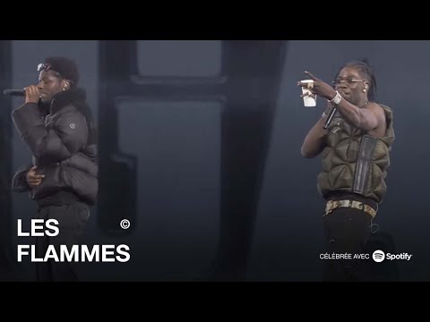 Tiakola et Gazo performent "Kassav" en live | LES FLAMMES 2023