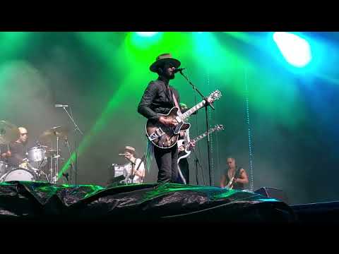 Guitarbattle: Samantha Fish vs. Gary Clark Jr. Winner is the audience ;-)