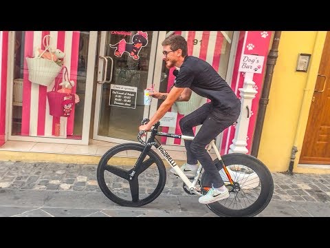 around with Wolfbotts - king of the fixedgear drinks the granita without brakes