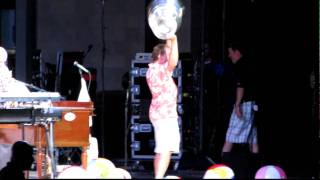 Patrick Kane and Stanley Cup @ Jimmy Buffett/Boat Drinks 2010-08-14 Toyota Park